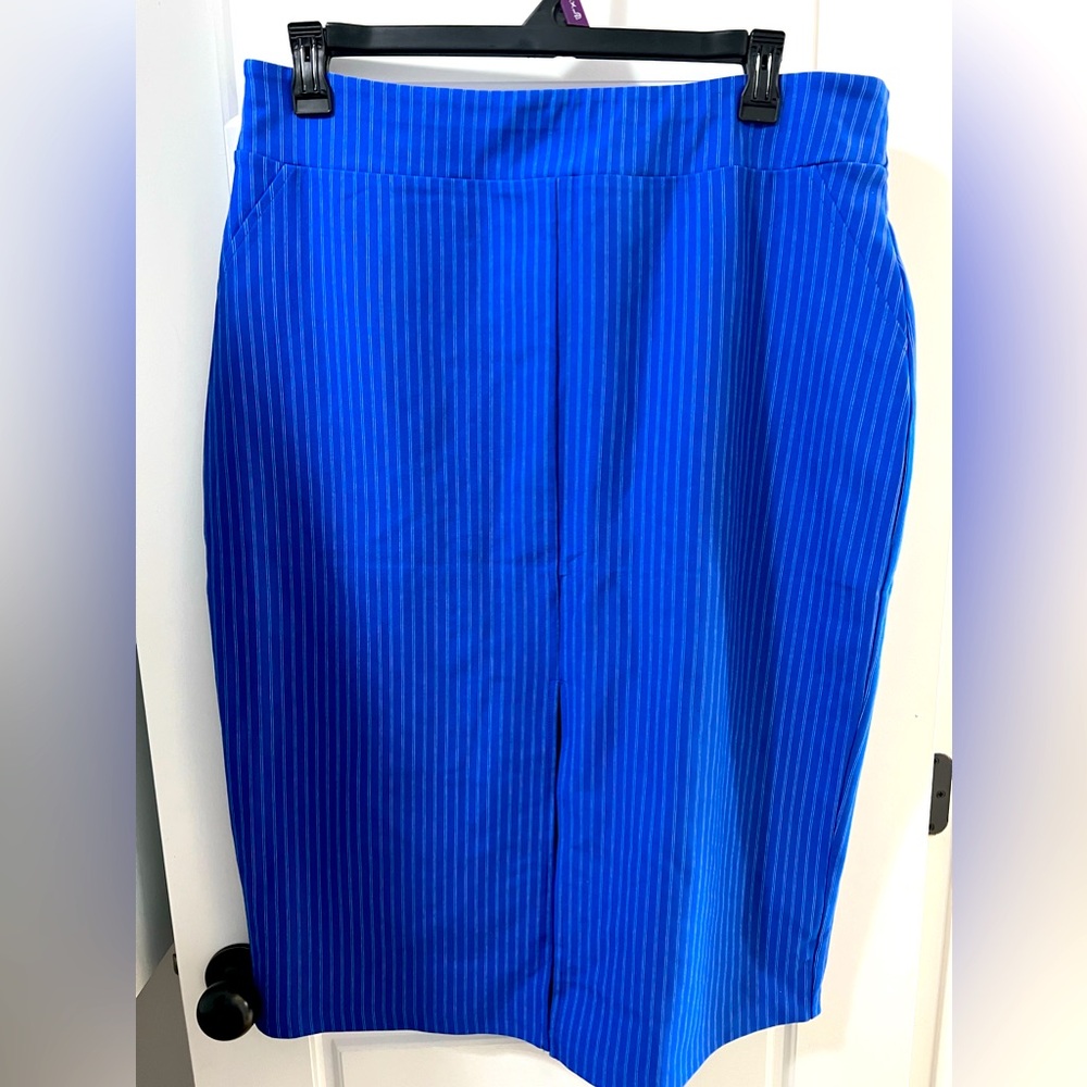 Front slit pencil skirt